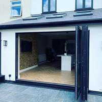 Bi-folding door